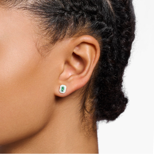 Earstud with green stone silver