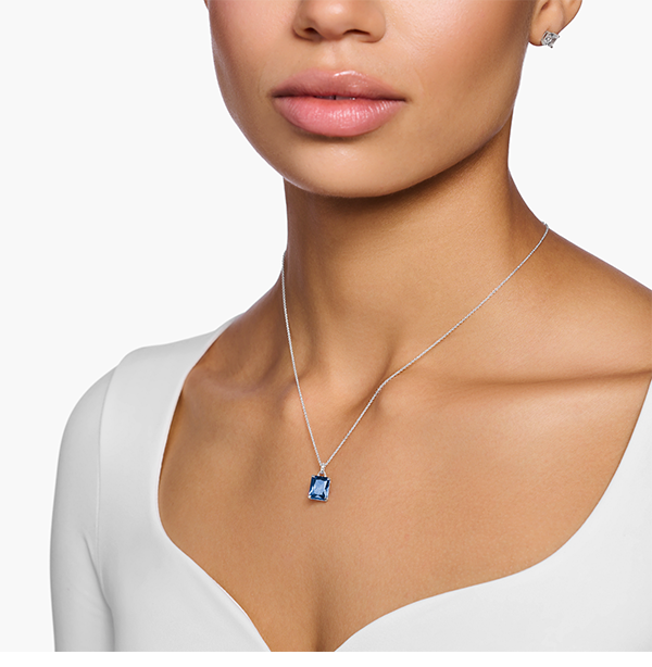 Necklace with blue stone silver