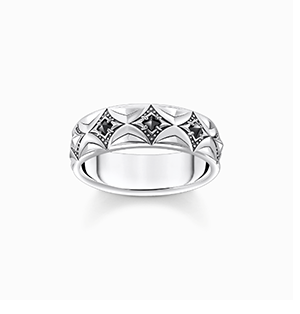 Silver blackend band ring with rhombus pattern and zirconia