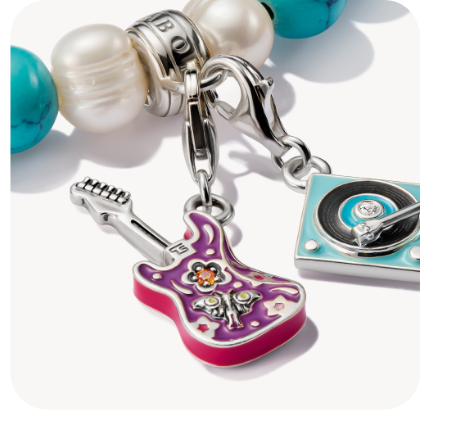 Silver charm pendant electric guitar